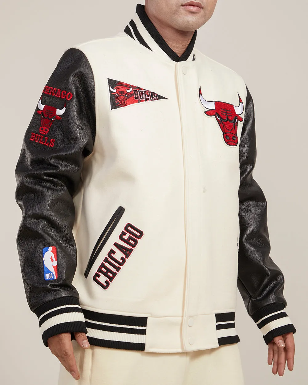 NBA CHICAGO BULLS RETRO CLASSIC RIB WOOL VARSITY JACKET (EGGSHELL/ BLACK)