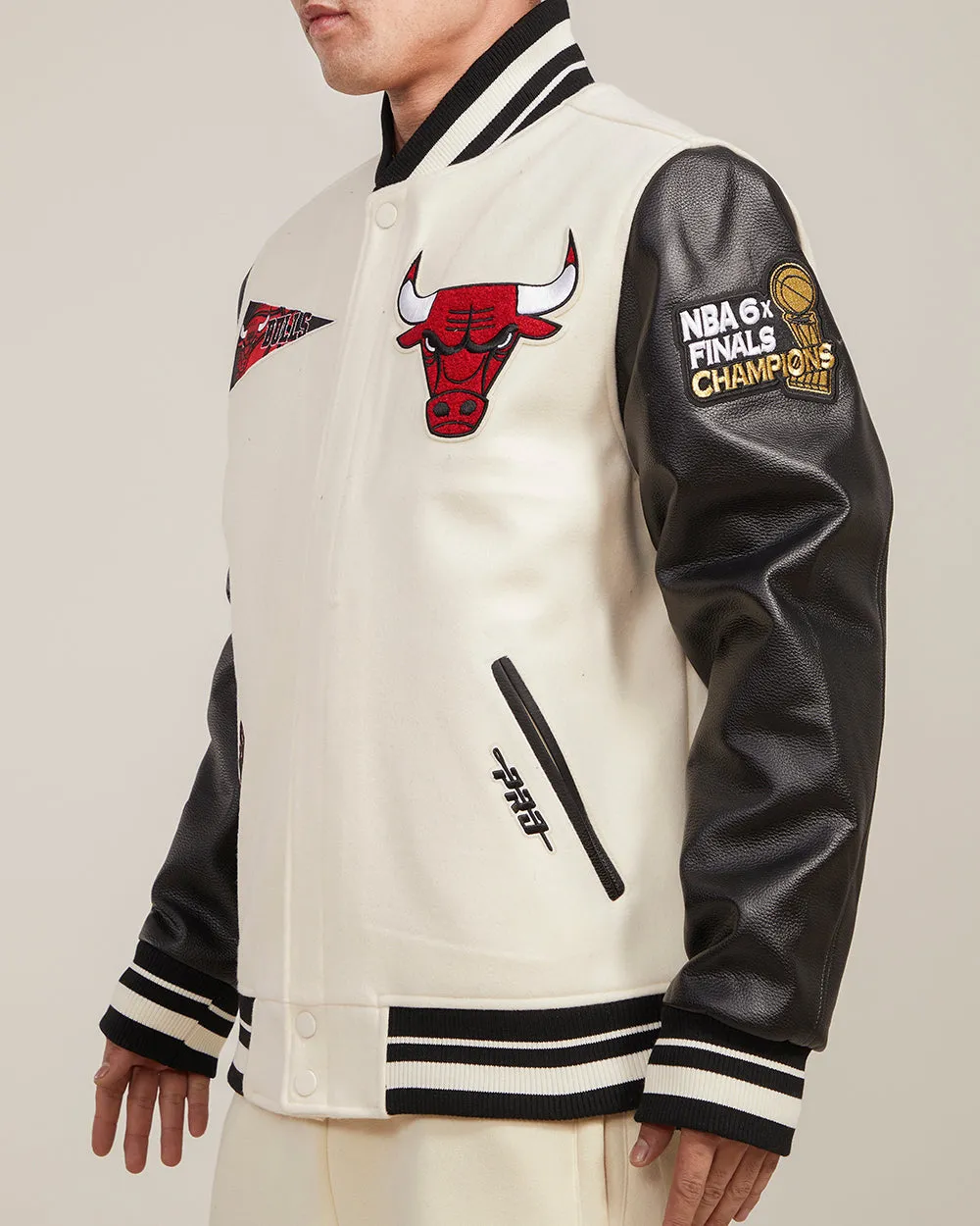 NBA CHICAGO BULLS RETRO CLASSIC RIB WOOL VARSITY JACKET (EGGSHELL/ BLACK)