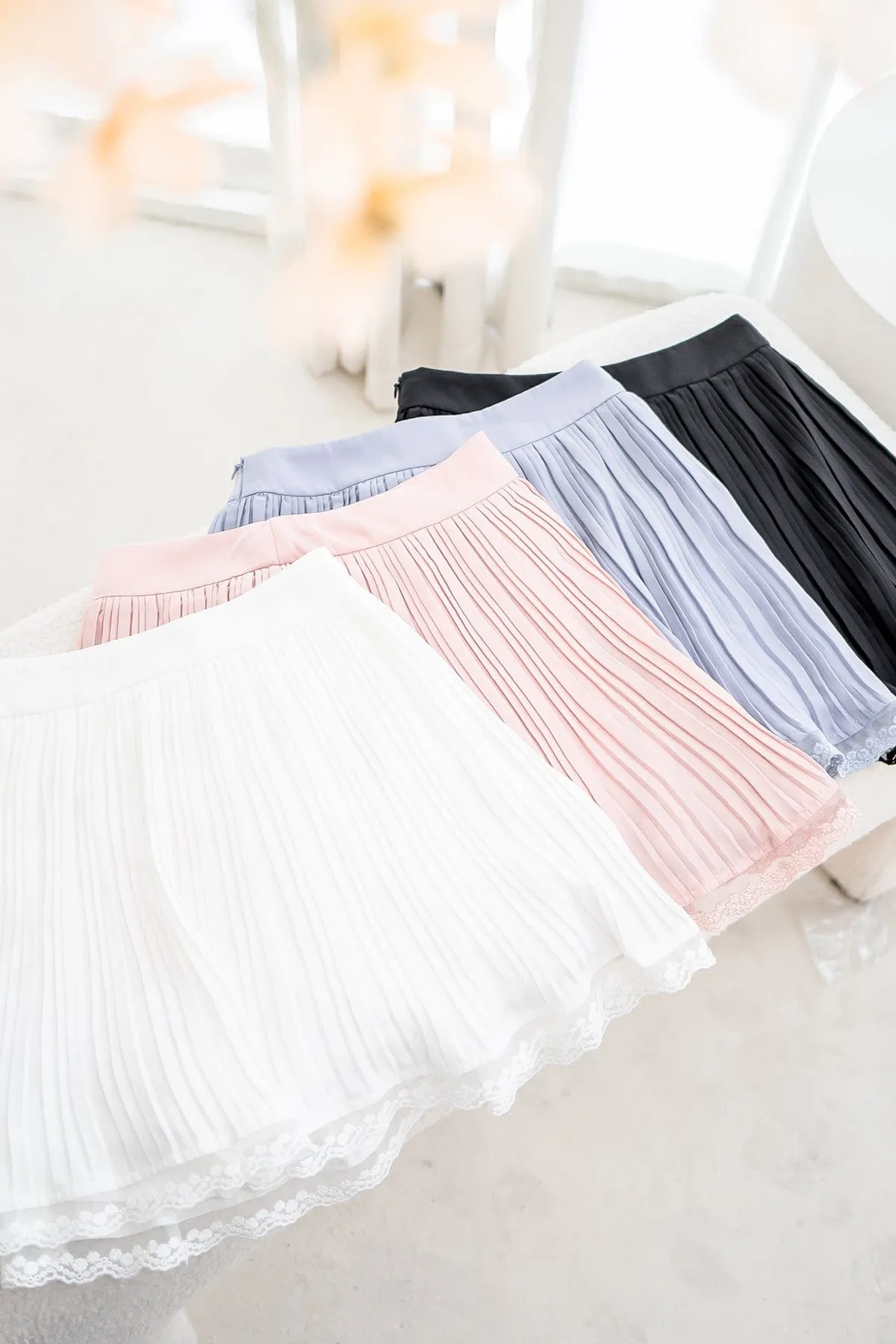 ROSEMARY LACE PLEATED SKORTS IN BLUE